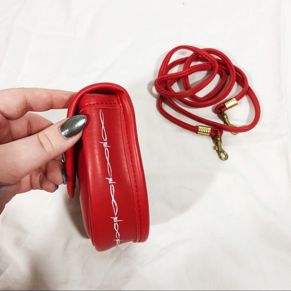 Barbed Wire Leather Turn Lock Convertible Belt Bag - Picture 4 of 4